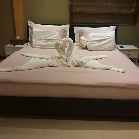 Boomerang Guesthouse And Bar Pattaya Exterior foto