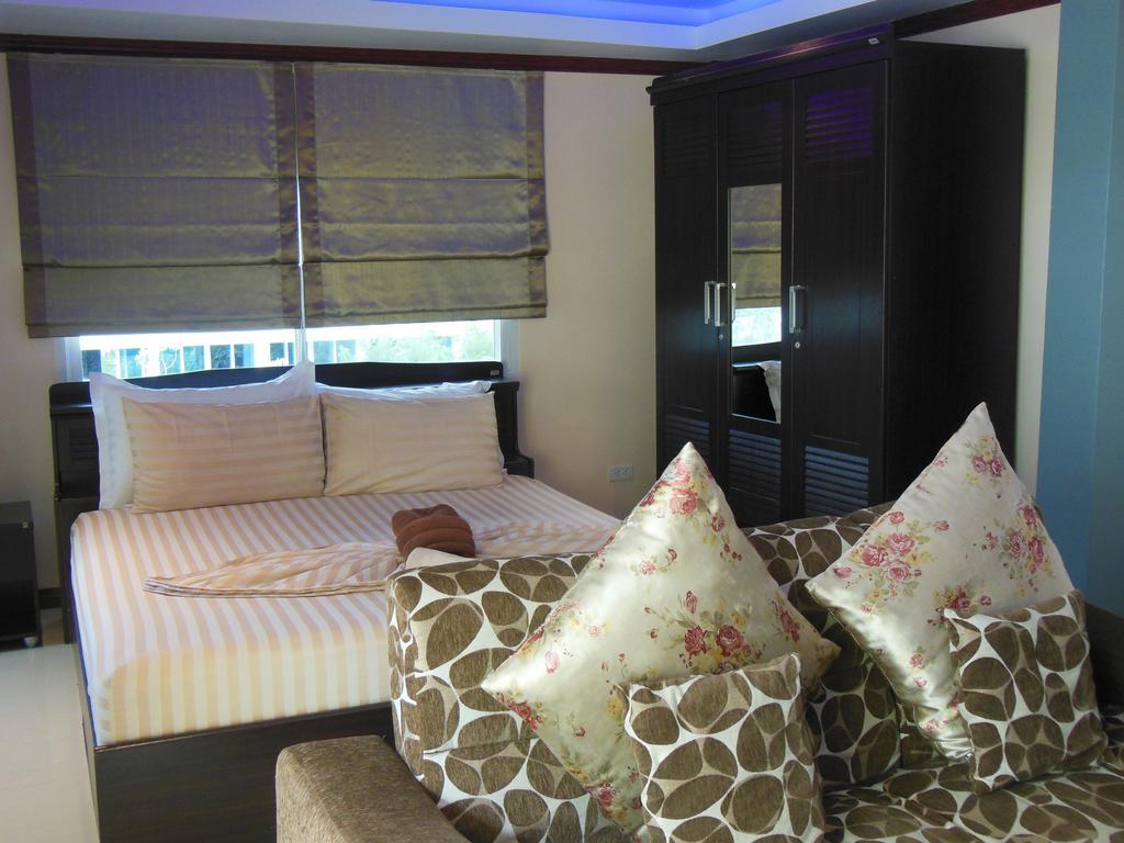Boomerang Guesthouse And Bar Pattaya Exterior foto