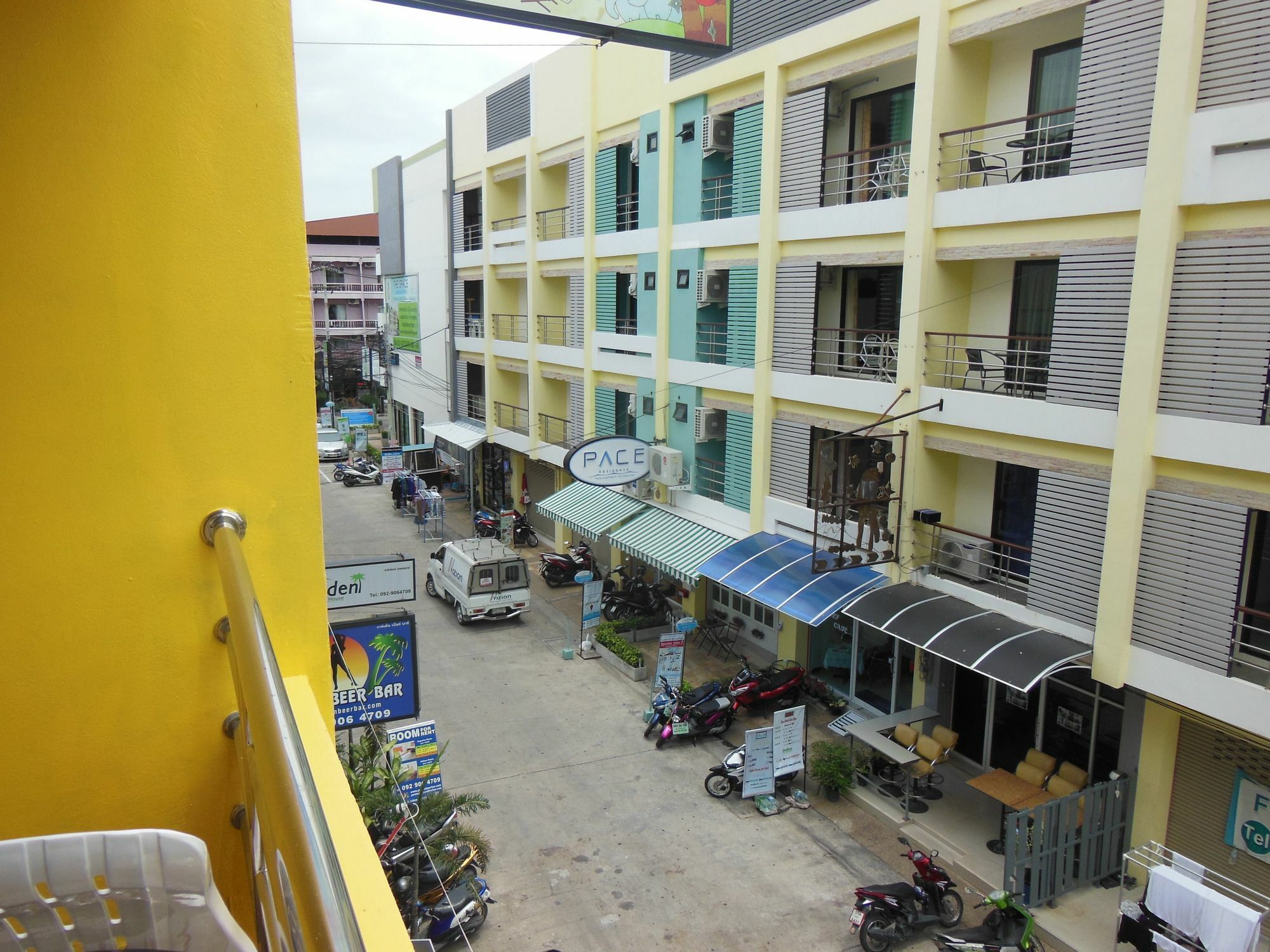 Boomerang Guesthouse And Bar Pattaya Exterior foto