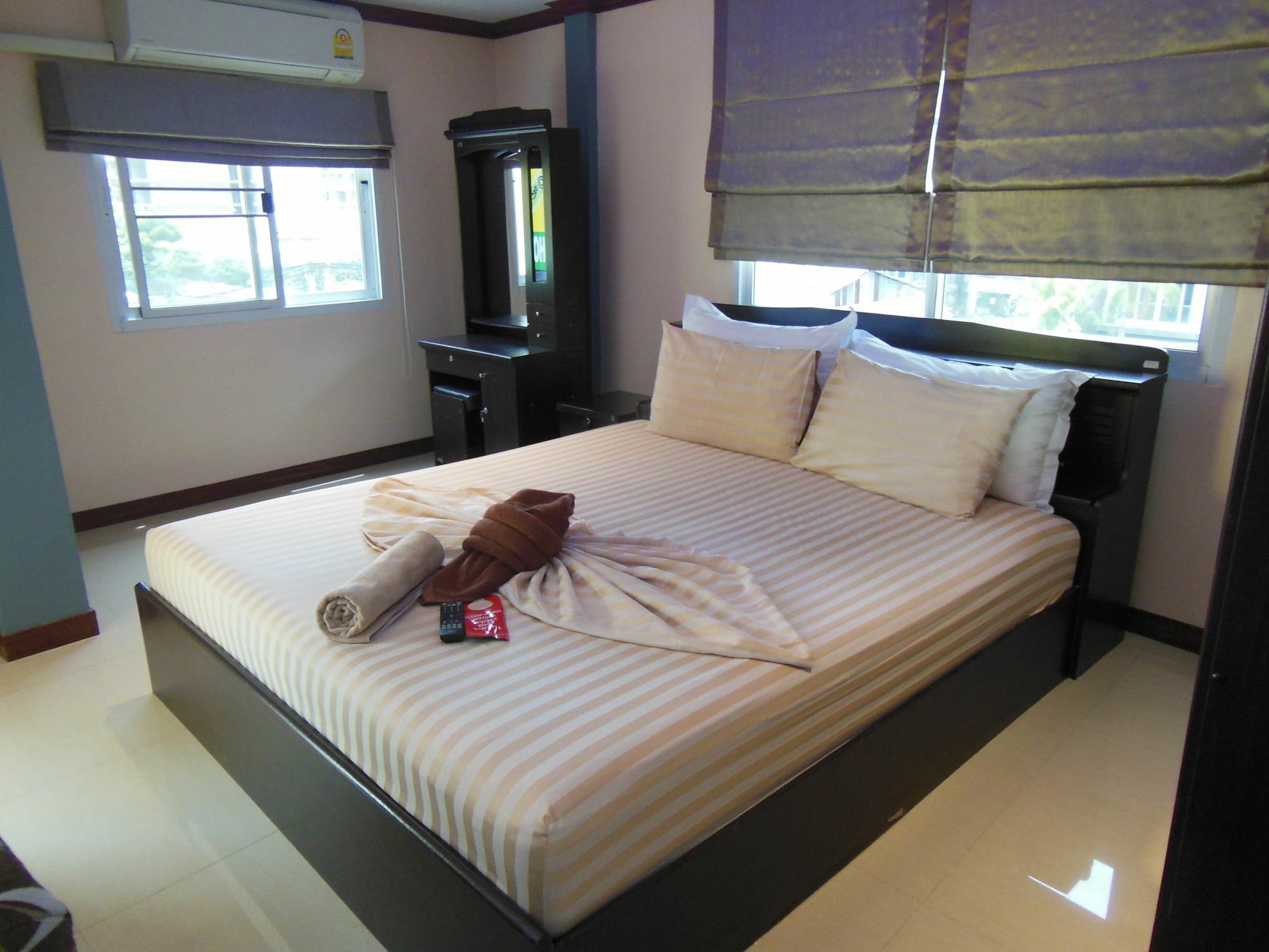 Boomerang Guesthouse And Bar Pattaya Exterior foto
